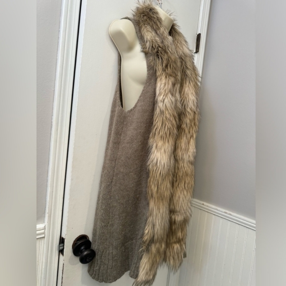 Steve Madden Fur Sweater Vest with Hidden Pockets XL - Picture 2 of 8